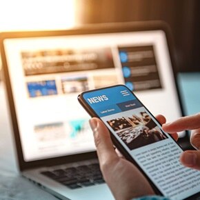 AdobeStock_396487085-blau_squ