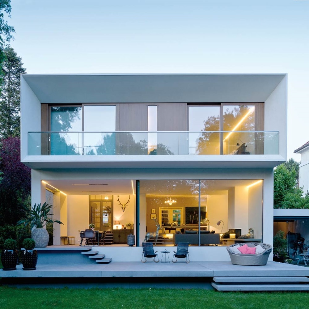 Außenansicht einer modernen Villa.