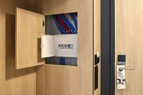 Hager Group Schaltkasten in Holzwand verbaut