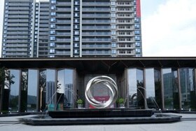 Graues Gebäude in Ningbo