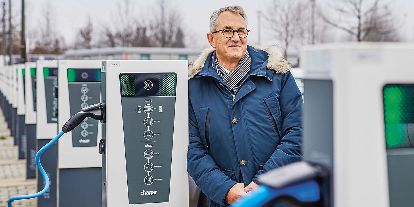 hg_people_w_passion_1440x720_customers