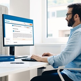 hager-lifestyle-pic-office-mood-and-devices-002-CME-en-06-2023-hagerplan-konf_squ