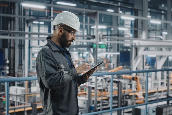 Imagen tecnico sobretensiones