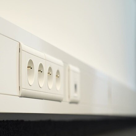 Prises ecoline et goulottes Hager