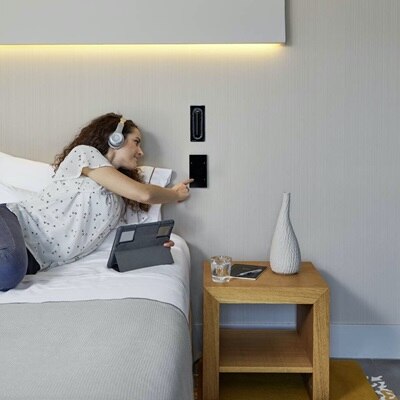 Interrupteur tactile dans une chambre