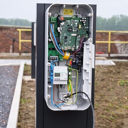 intérieur borne de recharge witty share