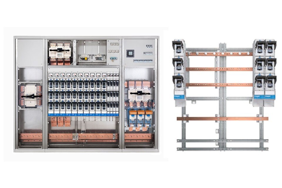 Panneaux de distribution électrique avec disjoncteurs et système de barres omnibus à gauche, et structure de support de barres omnibus isolée à droite