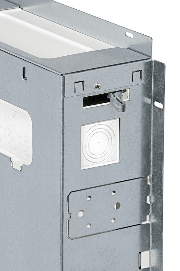 Detailansicht Mauerpratzen im Feldverteiler Unterputz von Hager