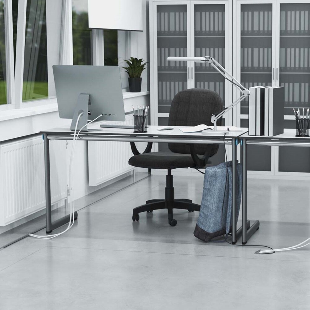 Bureau avec bureau et Mac