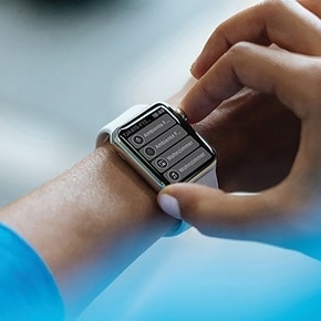 Smartwatch au poignet 