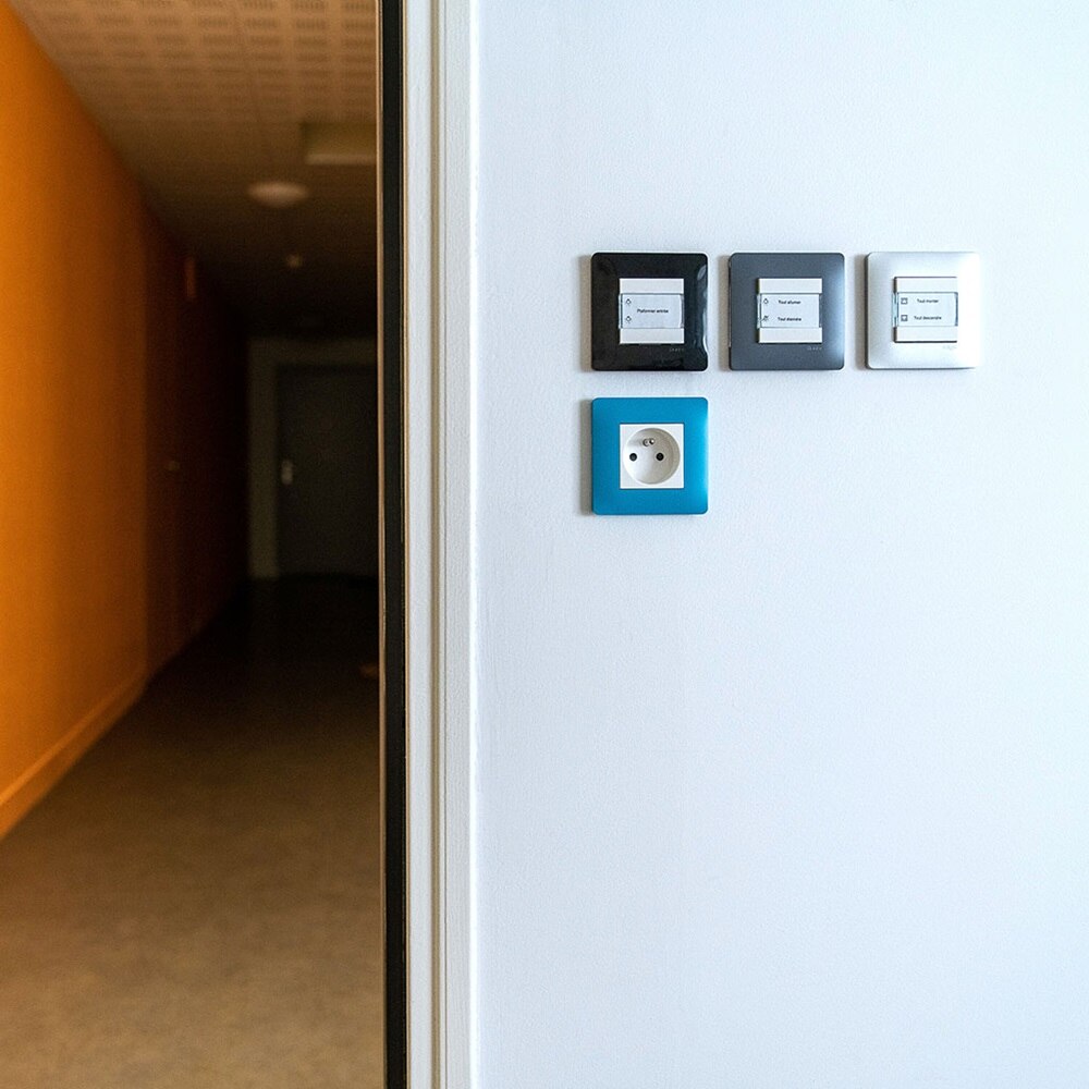 Hager, référence, résidence senior, senior, solutions électriques, habitat, autonomie à domicile, installations électriques, domotique, personnes âgées