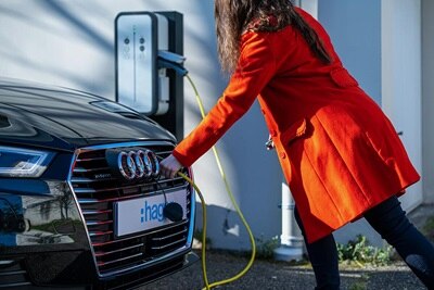 Borne de charge witty de Hager, borne de recharge rapide de véhicules électriques