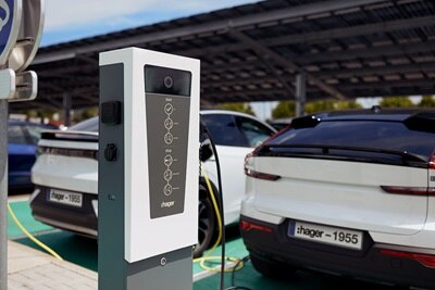 Borne de charge witty de Hager, installation de bornes de recharge de voitures électriques dans une entreprise