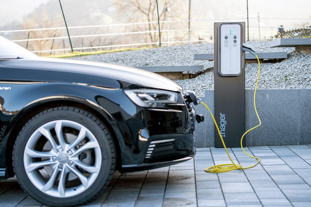 Illustration de la formation EMO034 de Hager explore, Comprenez et conseillez les solutions de recharge pour véhicules électriques