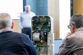 Hager explore, les formations professionnelles e-mobilité