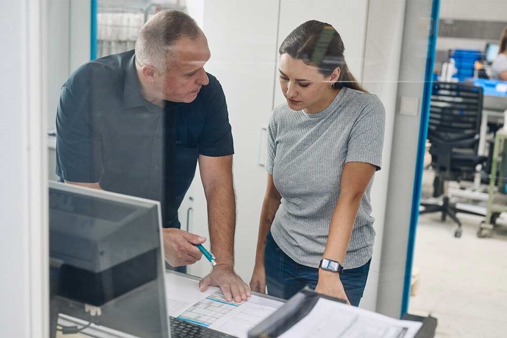 discussion sur la chaine d'approvisionnement entre un homme et une femme