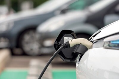 Mobilité électrique, borne de recharge, véhicule électrique ou hybride