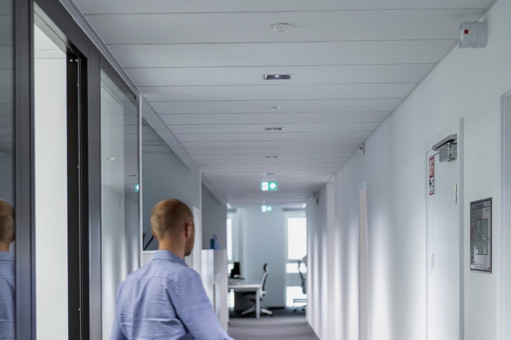 Hager renouvelle sa gamme de détecteurs pour un pilotage de l’éclairage plus performant