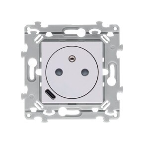 appareillage mural essensya de Hager, prises 2P+T et USB-C, pure