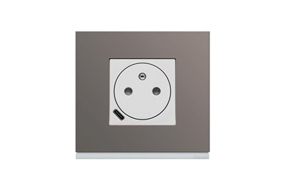 appareillage mural gallery de Hager, finition taupe avec prise affleurante et prise USB-C pure
