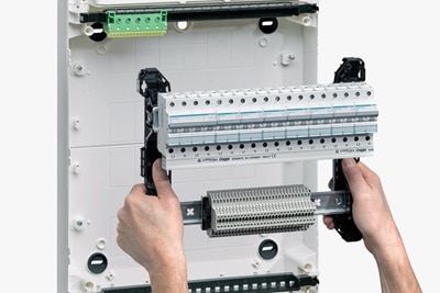 châssis démontable en une seule pièce du coffret vega18 de Hager