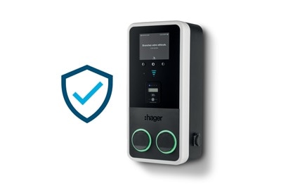 La borne de recharge witty park 2 de Hager est prévue pour résister à une utilisation en parking public.