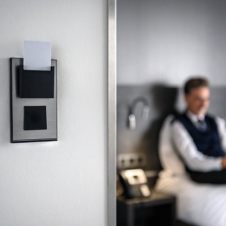 Prise porte-carte pour les hôtels, interrupteur design Hager gallery