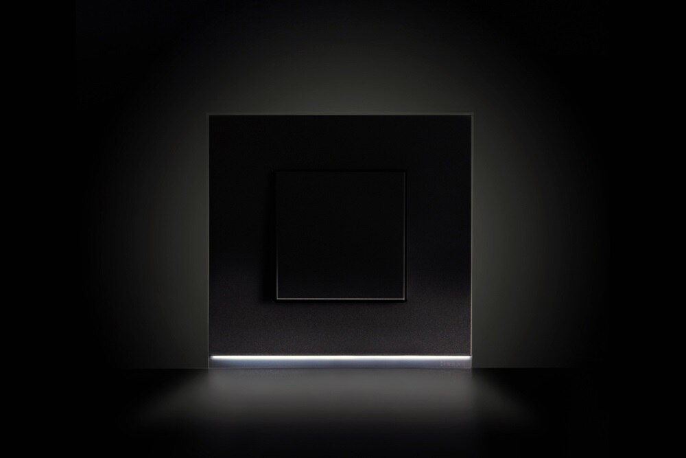 appareillage mural gallery de Hager, WXP1002 avec bande lumineuse