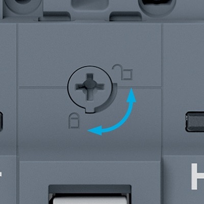 Accès rapide aux auxiliaires grâce à la vis 1/4 de tour sur les disjoncteurs h3+ de Hager