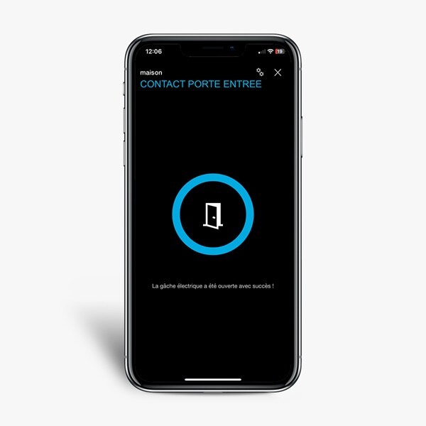 Les ouvrants pilotés en KNX par domovea de Hager sur un smartphone