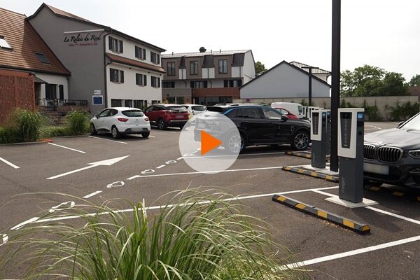 Vidéo témoignage chantier référence parking bornes de recharge witty park de Hager