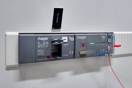 Imprimerie Cartolux à Canéjan, chantier référence Hager, disjoncteurs boîtiers moulés H3+