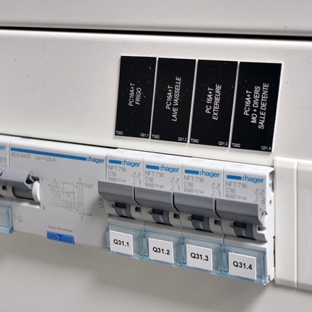 Imprimerie Cartolux à Canéjan, chantier référence Hager, protection modulaire