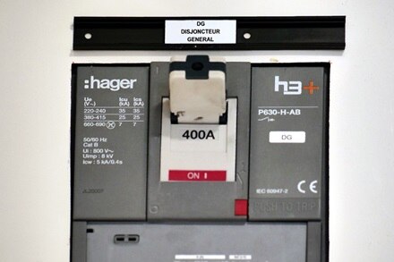 Medical Stadium à Mérignac, chantier référence Hager, disjoncteur boîtier moulé H3+