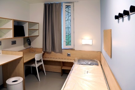 Réalisation chantier Hager, Centre de détention de Meaux (77), vue d'une chambre