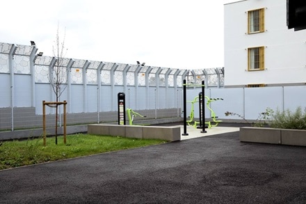 Réalisation chantier Hager, cour Centre de détention de Meaux (77), cour