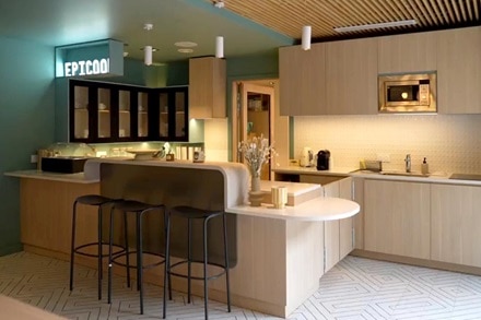 Cafeteria de la résidence Archimède à Saint-Cyr-l'Ecole (78) équipée en produits de la marque Hager