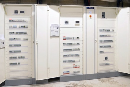 Chantier référence Hager, le stade de la Meinau à Strasbourg entièrement équipé avec les enveloppes et protections électriques Hager