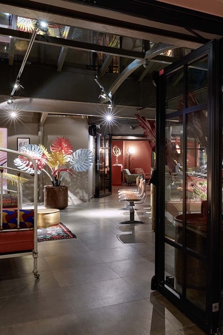 Hall hotel 25th hours Paris, appareillage mural 1930 Hager