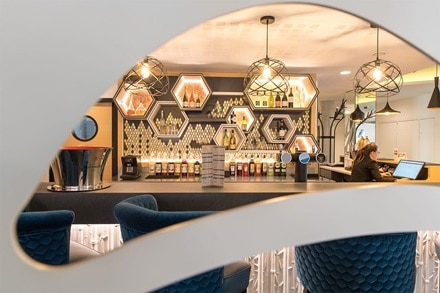 bar hotel, projets tertiaires hotels, solutions hager pour batiments tertiaires 