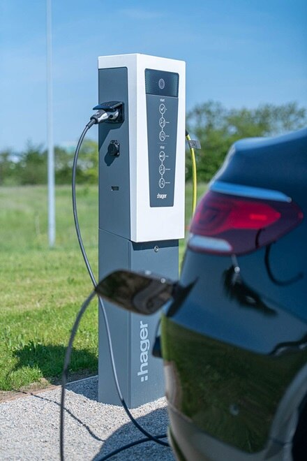 Borne de charge witty Hager de la concession Mercedes à Metz