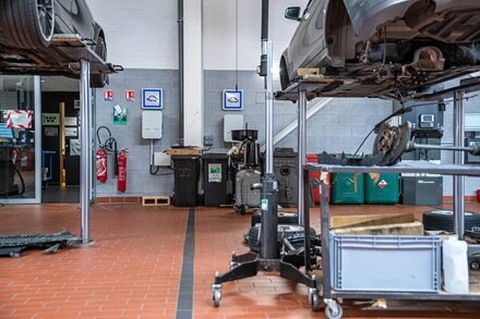 Vue intérieure de la concession Mercedes de Metz