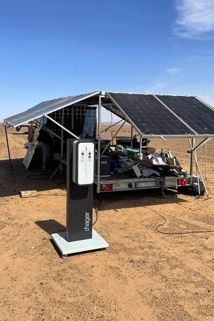 Station de charge avec borne witty Hager dans le désert marocain