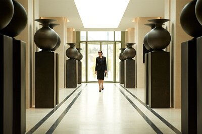 hall hotel, femme classe, solutions hager, projets tertiaires 