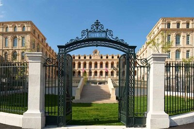 porte hotel, entree hotel, projets tertiaires, solutions hager pour les batiments tertiaires 