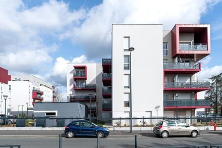 Hager, référence, résidence senior, senior, solutions électriques, habitat, autonomie à domicile, installations électriques, domotique