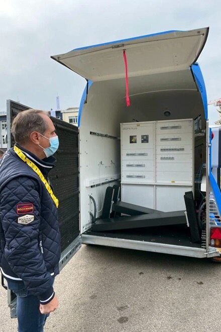 intérieur station de charge mobile Hager de véhicules électriques tour de France