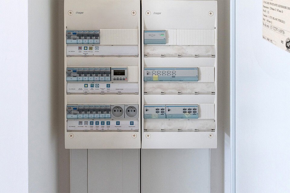 gaine technique logement Hager, coffret électrique, système de goulotte tableau électrique