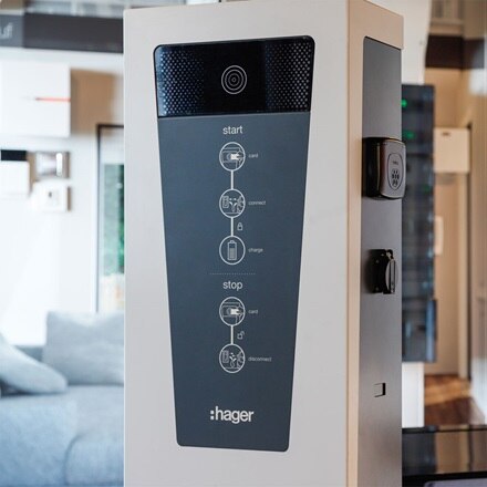 Showroom Hager Nantes, borne de charge witty
