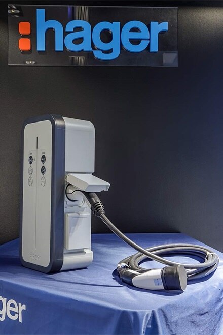 Showroom Hager Lyon, borne de charge witty